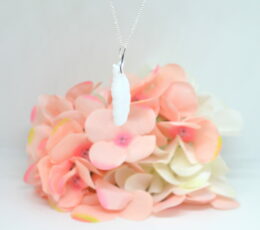 Le-Bijou-de-Maman-bijoux-lait-maternel-personnalises-souvenir-collier-ma-plume