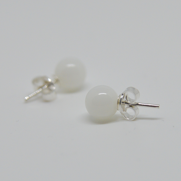 Le-bijou-de-maman-bijoux-de-lait-maternel-clous-doreille-femme