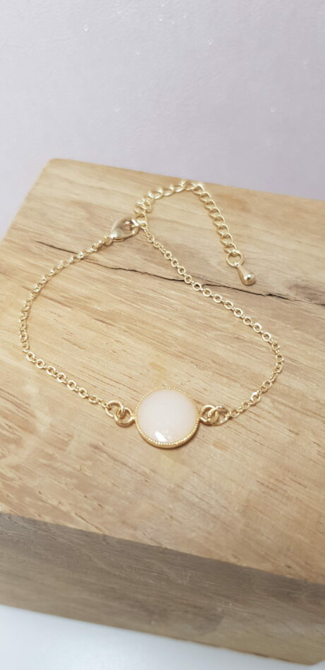 Le-Bijou-de-Maman-bijoux-lait-maternel-personnalises-souvenir-bracelet-medaillon-doré