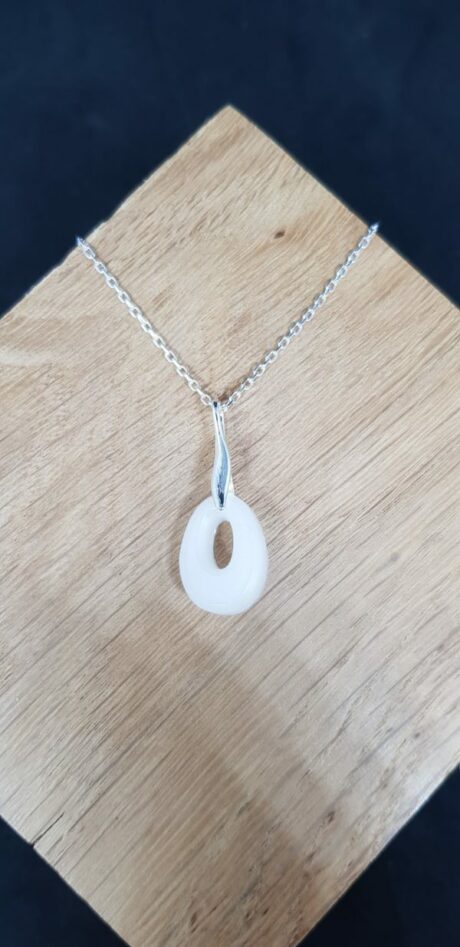 Le-Bijou-de-Maman-bijoux-lait-maternel-personnalises-souvenir-collier-ma-lait-lettre-3