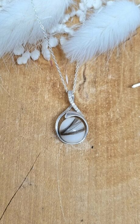 Le-Bijou-de-Maman-bijoux-lait-maternel-personnalises-souvenir-collier-ma-goutte-perlee