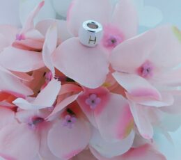 Le-Bijou-de-Maman-bijoux-lait-maternel-personnalises-souvenir-ma-perle-de-lait-maternel-avec-initiale