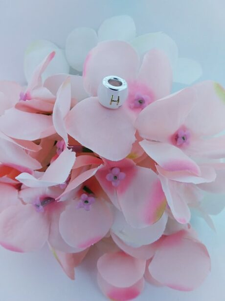 Le-Bijou-de-Maman-bijoux-lait-maternel-personnalises-souvenir-ma-perle-de-lait-maternel-avec-initiale