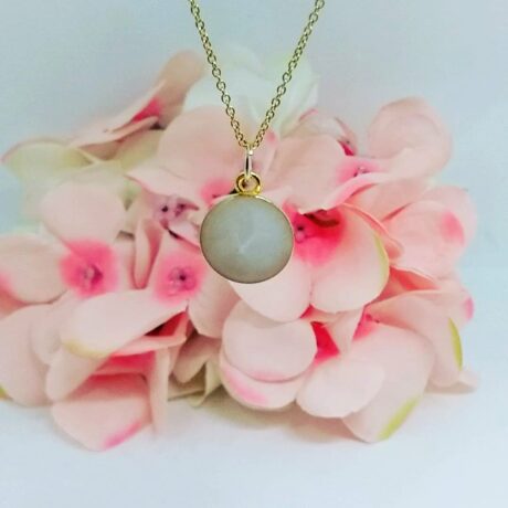 Mon collier médaillon couleur or