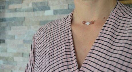 Le-Bijou-de-Maman-bijoux-lait-maternel-personnalises-souvenir-collier-gemme-quartz-rose