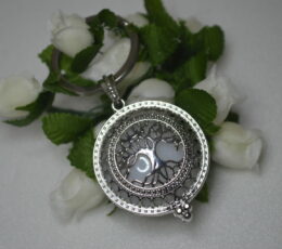 Le-Bijou-de-Maman-bijoux-lait-maternel-personnalises-souvenir-porte-clé-mon-médaillon-arbre-de-vie