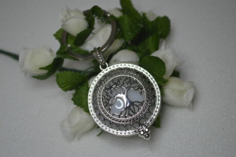 Le-Bijou-de-Maman-bijoux-lait-maternel-personnalises-souvenir-porte-clé-mon-médaillon-arbre-de-vie