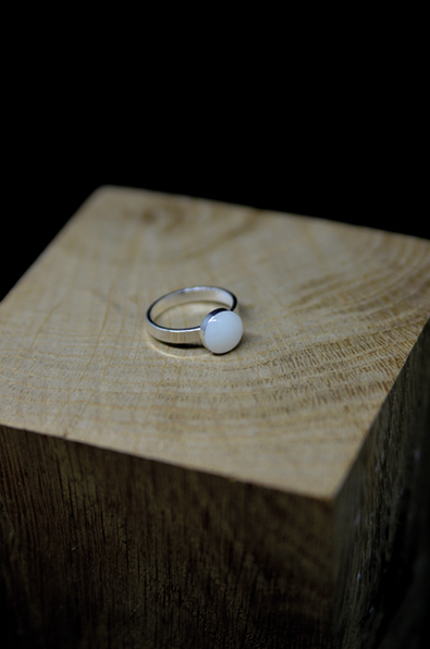 Le-Bijou-de-Maman-bijoux-lait-maternel-personnalises-souvenir-petite-bague-jong