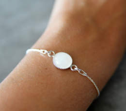 Bracelet médaillon lacté