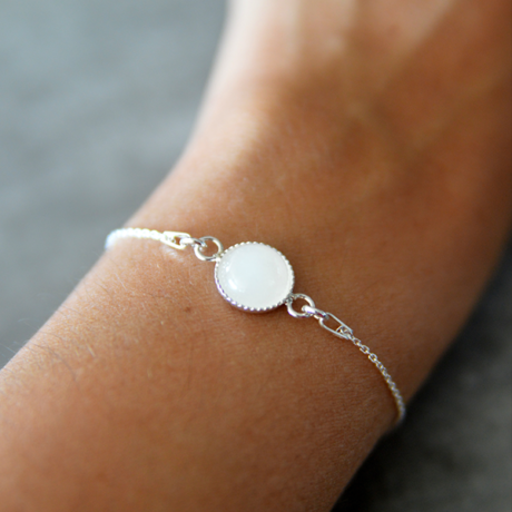 Bracelet médaillon lacté
