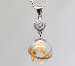 Le-Bijou-de-Maman-bijoux-lait-maternel-personnalises-souvenir-collier-ma-bulle-dor-mechee