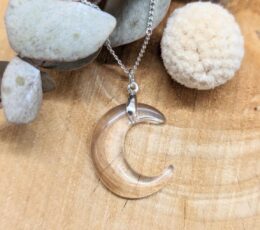 Le-Bijou-de-Maman-bijoux-lait-maternel-personnalises-souvenir-collier-lune